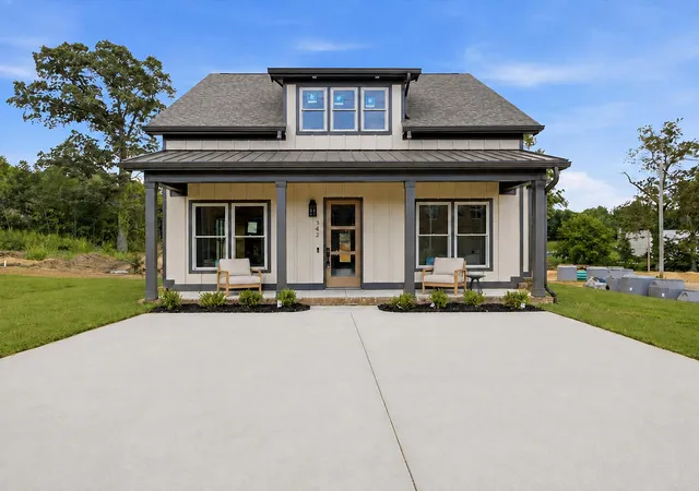 1st image of 342 Thomas Rd, Fort Oglethorpe, GA 30742 | MLS# 1540540