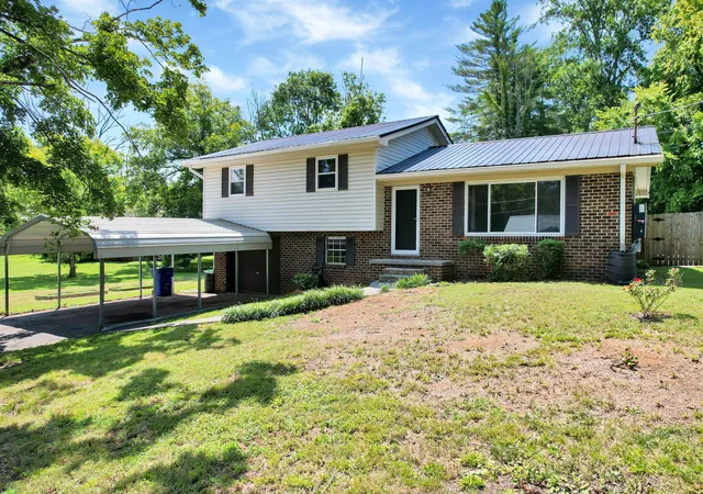 Photo 1 of Single family home for sale at 3010 W Lake Dr Nw, Cleveland, TN 37312 | MLS# 1540609 | Listing updated on 2026-09-14