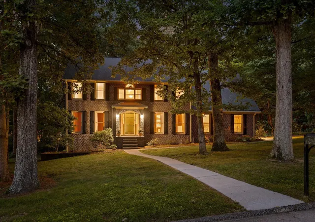 2nd image of 31 Mountain Cove Rd, Signal Mountain, TN 37377 | MLS# 1540573