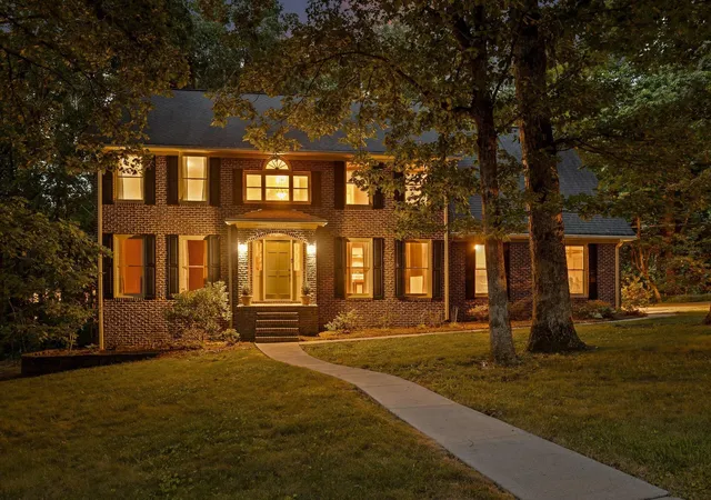 Photo 3 of Single family home for sale at 31 Mountain Cvs Rd, Signal Mountain, TN 37377 | MLS# 1540573 | Listing updated on 2026-08-11