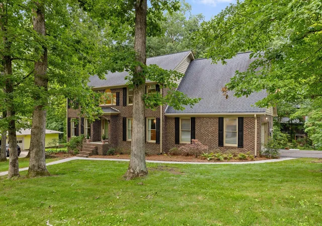 Photo 4 of Single family home for sale at 31 Mountain Cvs Rd, Signal Mountain, TN 37377 | MLS# 1540573 | Listing updated on 2026-08-11