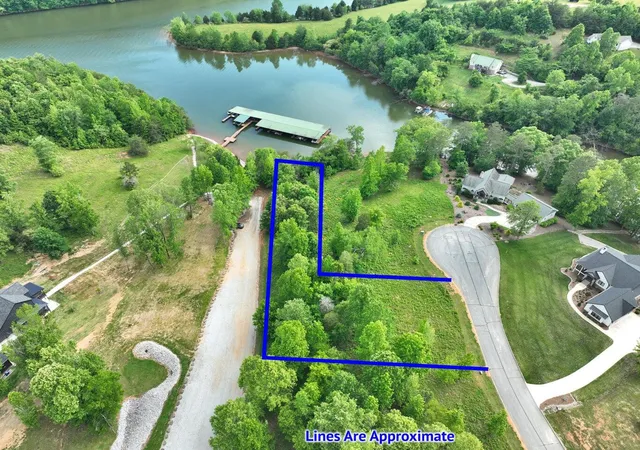 Photo 3 of Sale Pending at 211 Blue Heron Blf, Harriman, TN 37748 | MLS# 1540527 | Listing updated on 2026-08-11