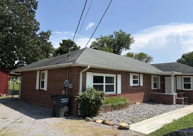 1st image of 202 Magnolia Ave, Jasper, TN 37347 | MLS# 1540602