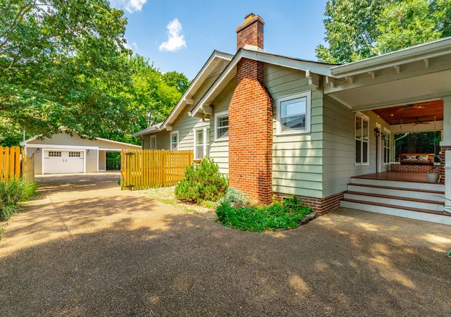 2nd image of 1125 S Crest Rd, Rossville, GA 30741 | MLS# 1540791
