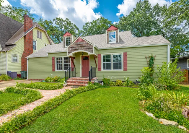 Photo 2 of Single family home for sale at 2306 E 4th Street, Chattanooga, TN 37404 | MLS# 1541060 | Listing updated on 2026-08-24