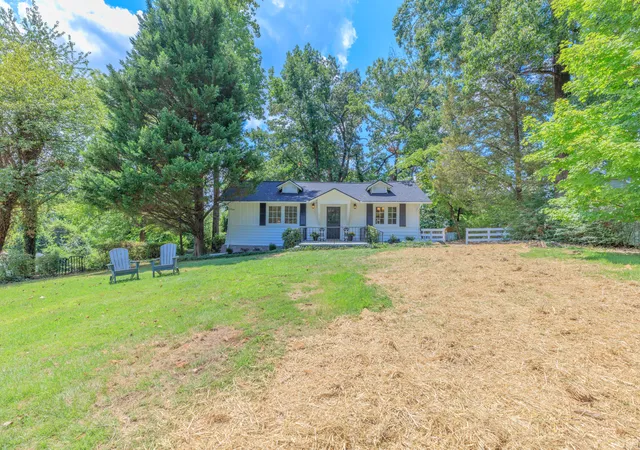 Photo 2 of Sale Pending at 3828 Mission View Ave, Chattanooga, TN 37411 | MLS# 1540744 | Listing updated on 2026-08-20