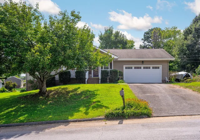 Photo 1 of Single family home for sale at 412 Sandalwood Dr, Hixson, TN 37343 | MLS# 1540844 | Listing updated on 2026-09-17