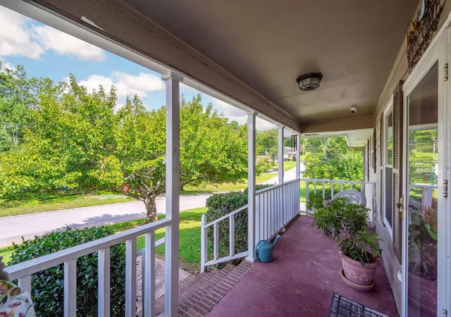 Photo 3 of Single family home for sale at 412 Sandalwood Dr, Hixson, TN 37343 | MLS# 1540844 | Listing updated on 2026-10-19
