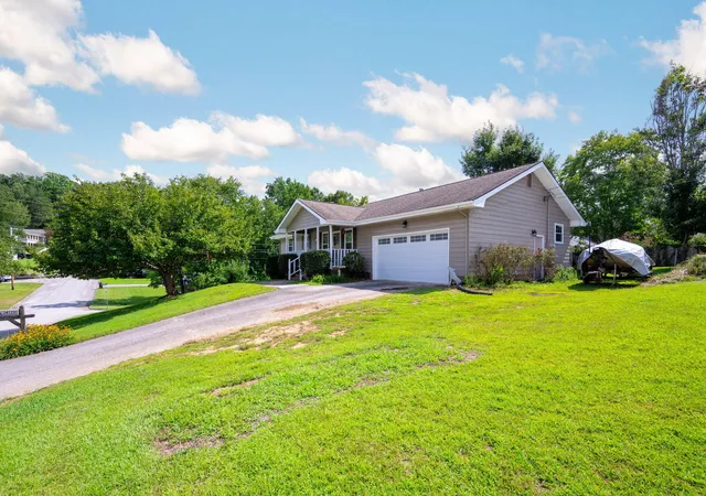 Photo 2 of Single family home for sale at 412 Sandalwood Dr, Hixson, TN 37343 | MLS# 1540844 | Listing updated on 2026-09-17