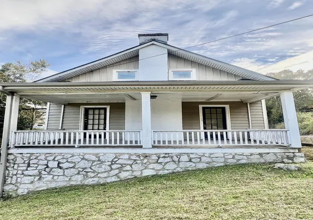 Single family home for sale at 2 S Crest Rd, Chattanooga, TN 37404 | MLS# 1540734