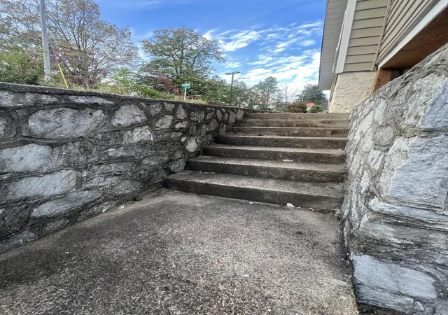Photo 4 of Single family home for sale at 2 S Crest Rd, Chattanooga, TN 37404 | MLS# 1540734 | Listing updated on 2026-09-24