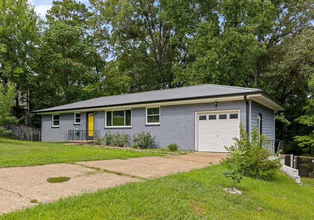 2nd image of 3705 Mary Anna Dr, Chattanooga, TN 37412 | MLS# 1541025