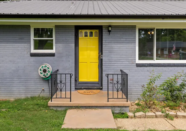 Photo 3 of Single family home for sale at 3705 Mary Anna Dr, Chattanooga, TN 37412 | MLS# 1541025 | Listing updated on 2026-09-14