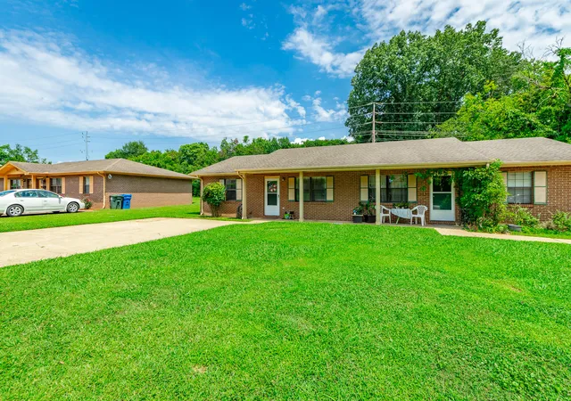 Listing Photo 2 - Condo for sale in building located at 5105 N Moore Ln, Chattanooga, TN 37411 - Unit #