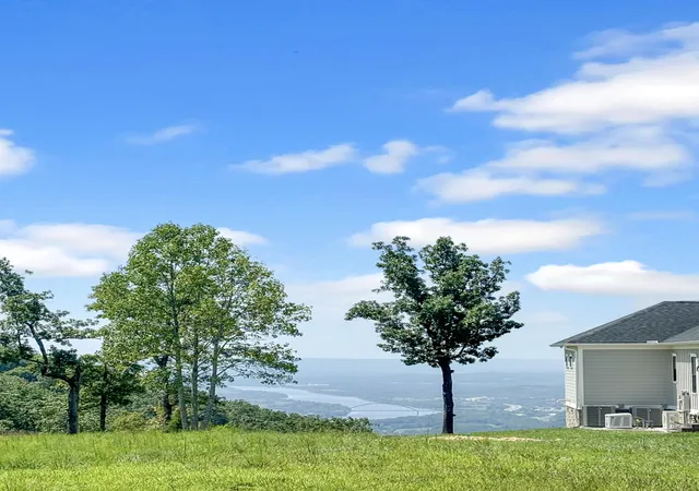 2nd image of 815 River Bluffs Dr #102, Jasper, TN 37347 | MLS# 1540775