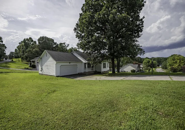 Photo 4 of Single family home for sale at 19 Melissa Dr, Ringgold, GA 30736 | MLS# 1540900 | Listing updated on 2026-09-14