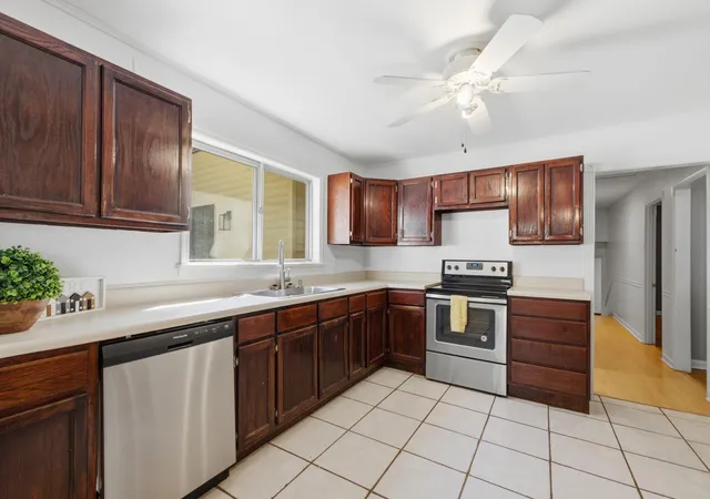 Photo 3 of Sale Pending at 332 Isbill Rd, Chattanooga, TN 37419 | MLS# 1540783 | Listing updated on 2026-08-27