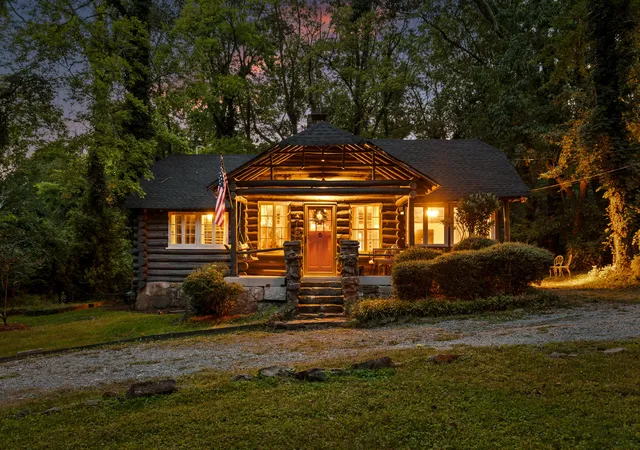 1st image of 1208 Cinderella Rd, Lookout Mountain, GA 30750 | MLS# 1541210