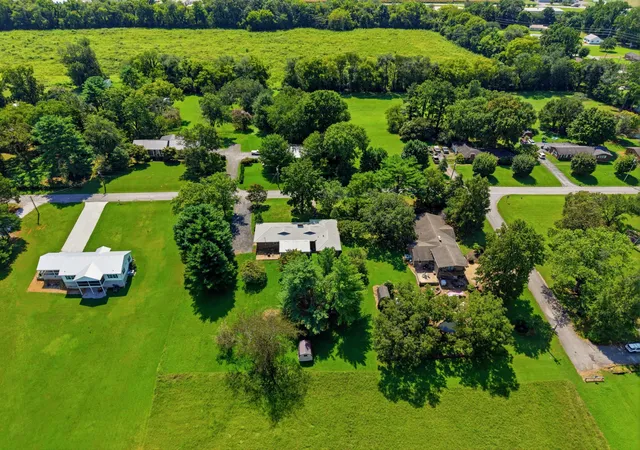 33rd image of 401 E Petty Ln, Winchester, TN 37398 | MLS# 1540865