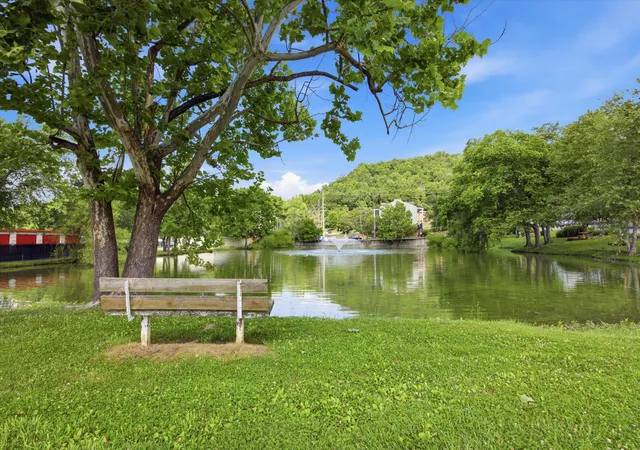 Listing Photo 2 - Condo for sale in building located at 900 Mountain Creek Rd, Chattanooga, TN 37405 - Unit #439