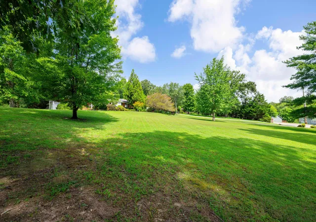Photo 3 of Sale Pending at 409 White Rd, Chattanooga, TN 37421 | MLS# 1541136 | Listing updated on 2026-09-21