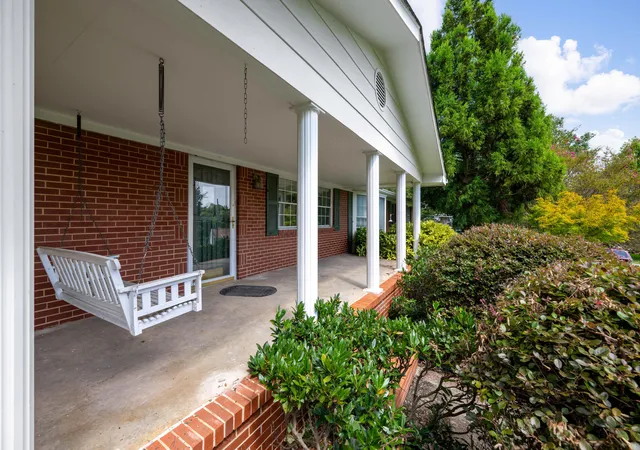 Photo 3 of Sale Pending at 409 White Rd, Chattanooga, TN 37421 | MLS# 1541136 | Listing updated on 2026-09-21