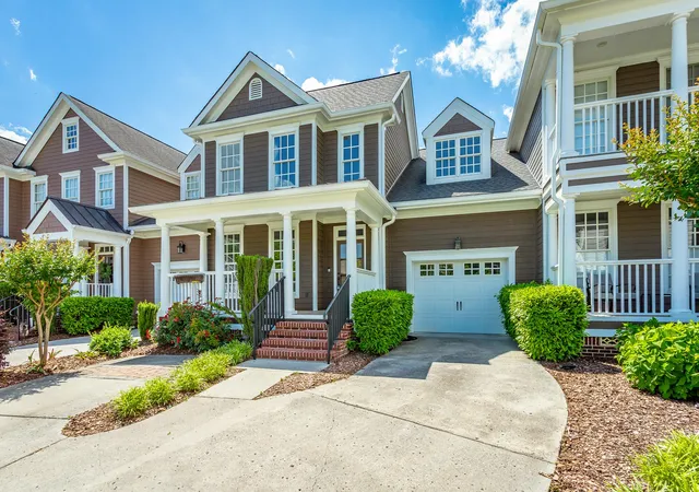 Photo 2 of Townhouse for sale at 1685 Westover Ln, Chattanooga, TN 37405 | MLS# 1540962 | Listing updated on 2026-10-01