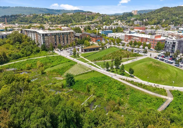 2nd image of 4 Cherokee Blvd, Chattanooga, TN 37405
