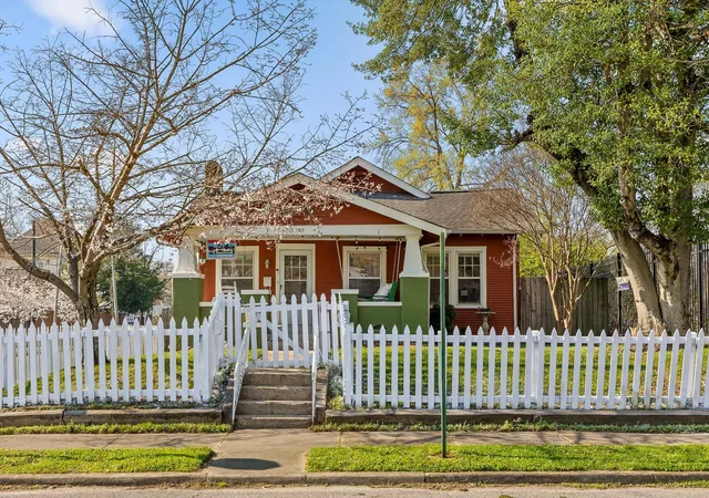 Photo 1 of Single family home for sale at 1920 Kirby Ave, Chattanooga, TN 37404 | MLS# 1541242 | Listing updated on 2026-08-24