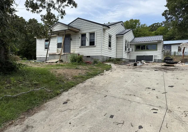 Photo 3 of Single family home for sale at 492 Warren St, Rossville, GA 30741 | MLS# 1540998 | Listing updated on 2026-09-19