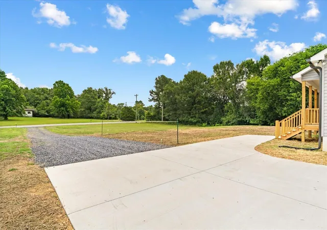 2nd image of 139 Kirby Young Rd Se, Dalton, GA 30721 | MLS# 1541019