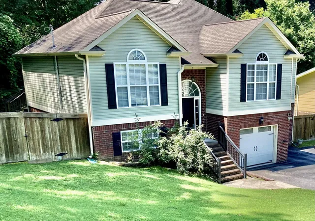 Photo 2 of Single family home for sale at 4117 Harbor Hills Rd, Chattanooga, TN 37416 | MLS# 1541134 | Listing updated on 2026-09-15