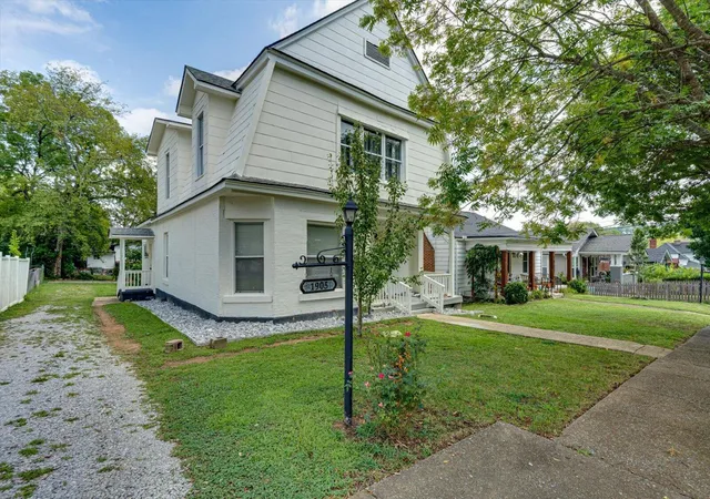 Photo 2 of Single family home for sale at 1905 Ivy St, Chattanooga, TN 37404 | MLS# 1541310 | Listing updated on 2026-09-10