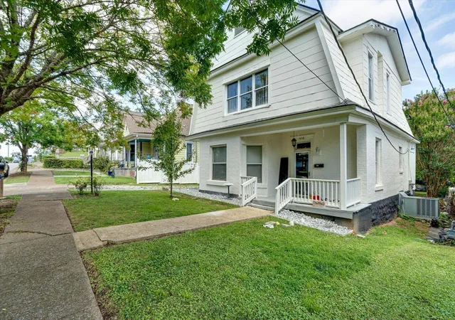 Photo 3 of Single family home for sale at 1905 Ivy St, Chattanooga, TN 37404 | MLS# 1541310 | Listing updated on 2026-09-16