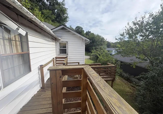 Photo 4 of Single family home for sale at 112 Lawn St, Chattanooga, TN 37405 | MLS# 1541193 | Listing updated on 2026-10-01