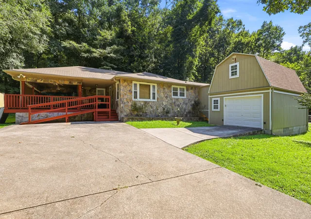 Photo 2 of Single family home for sale at 9439 E Brainerd Rd, Chattanooga, TN 37421 | MLS# 1541148 | Listing updated on 2026-09-14
