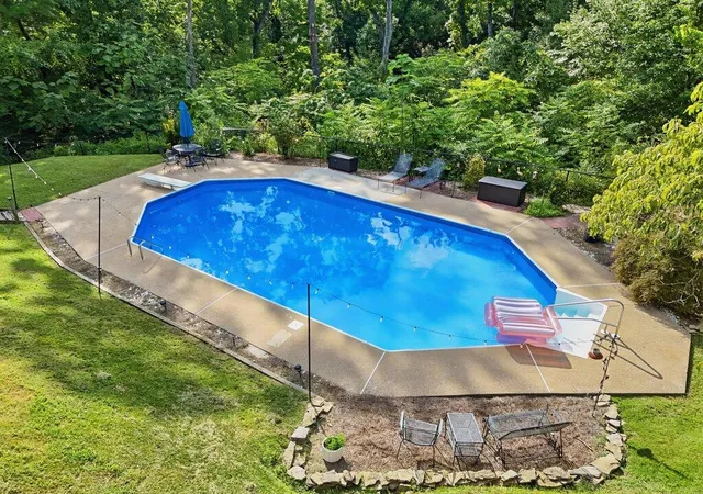 1st image of 1718 Lake Wood Cir, Hixson, TN 37343 | MLS# 1541261