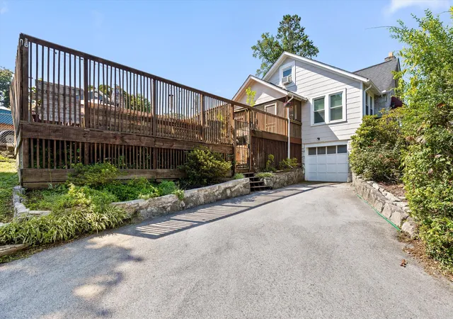 Photo 3 of Sale Pending at 107 Kingwood Dr, Chattanooga, TN 37412 | MLS# 1541266 | Listing updated on 2026-08-24