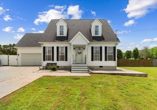 Photo 3 of Single family home for sale at 312 Mercer Dr Nw, Dalton, GA 30721 | MLS# 1541186 | Listing updated on 2026-08-20
