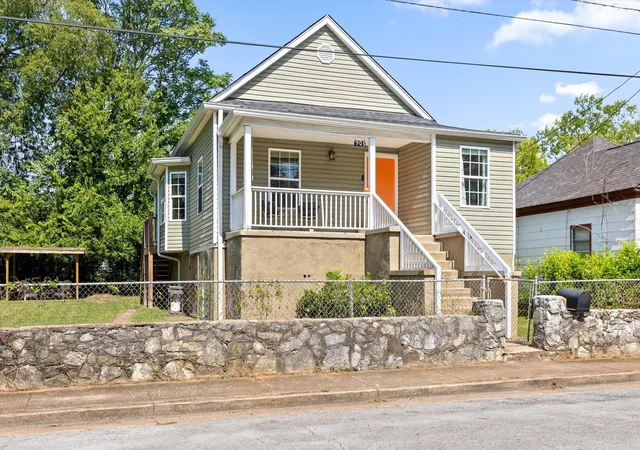 Photo 2 of Single family home for sale at 705 N Highland Park Ave, Chattanooga, TN 37404 | MLS# 1541263 | Listing updated on 2026-09-07