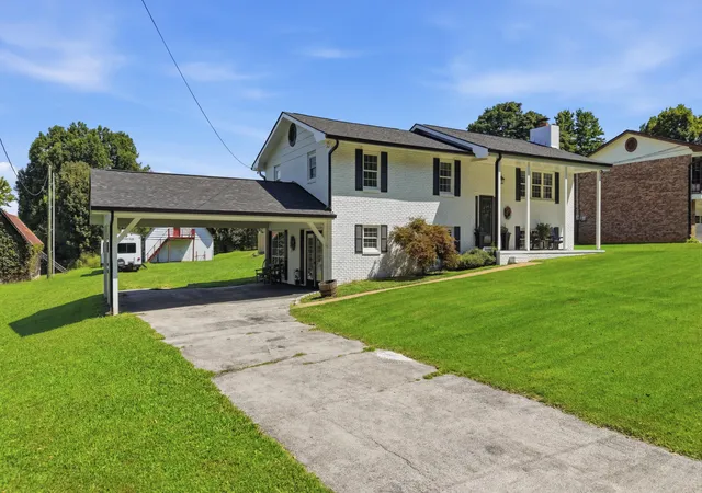 Photo 2 of Single family home for sale at 262 W Reed Rd, La Fayette, GA 30728 | MLS# 1541258 | Listing updated on 2026-09-12