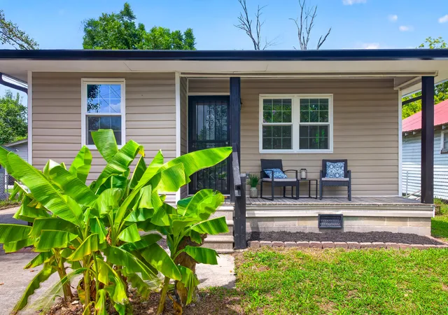 Photo 2 of Single family home for sale at 513 W Gordon Ave, Rossville, GA 30741 | MLS# 1541225 | Listing updated on 2026-09-10