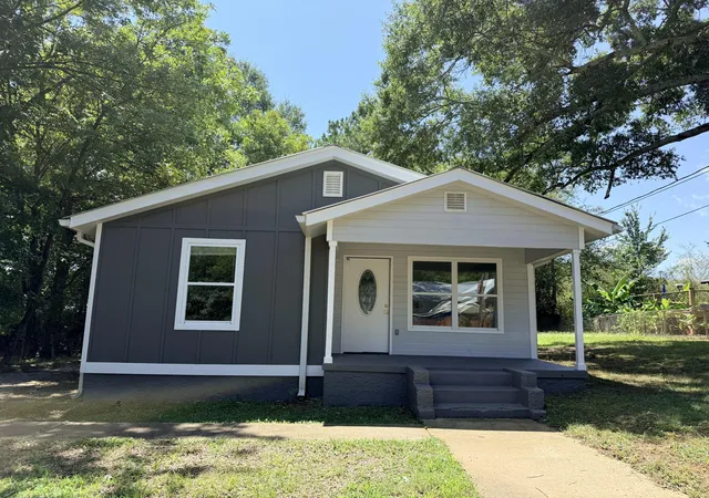 Photo 1 of Sale Pending at 807 Mclemore St, La Fayette, GA 30728 | MLS# 1541410 | Listing updated on 2026-09-22