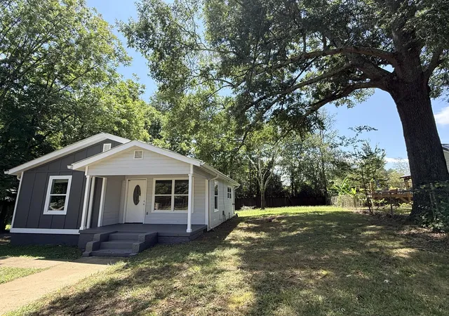 Photo 2 of Sale Pending at 807 Mclemore St, La Fayette, GA 30728 | MLS# 1541410 | Listing updated on 2026-09-22