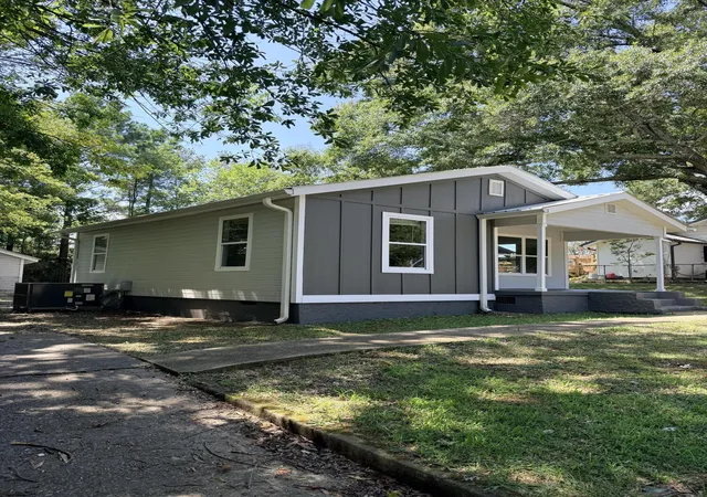 Photo 3 of Sale Pending at 807 Mclemore St, La Fayette, GA 30728 | MLS# 1541410 | Listing updated on 2026-09-22