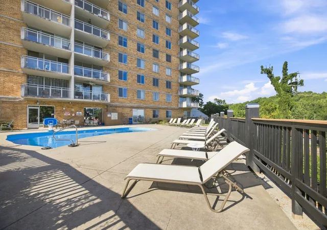 Photo 3 of Condo for sale at 1131 Stringers Ridge Rd #1y, Chattanooga, TN 37405 | MLS# 1541230 | Listing updated on 2026-10-21