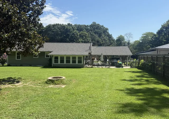 Photo 3 of Single family home for sale at 805 N Duke St, La Fayette, GA 30728 | MLS# 1541319 | Listing updated on 2026-09-14