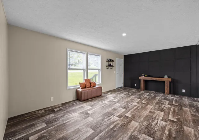 Photo 4 of Single family home for sale at 140 N Hillcrest Dr, Spring City, TN 37381 | MLS# 1541331 | Listing updated on 2026-08-23