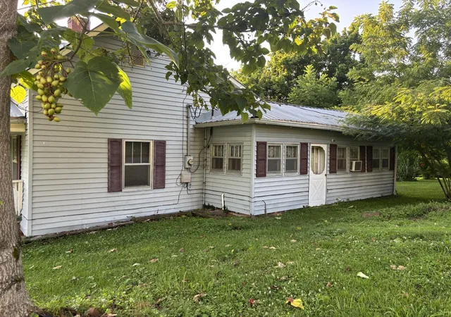 Photo 3 of Single family home for sale at 463 E Illinois Ave, Whitwell, TN 37397 | MLS# 1541339 | Listing updated on 2026-08-23
