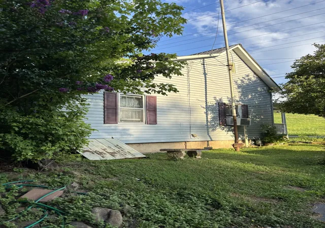 Photo 3 of Single family home for sale at 463 E Illinois Ave, Whitwell, TN 37397 | MLS# 1541339 | Listing updated on 2026-08-23